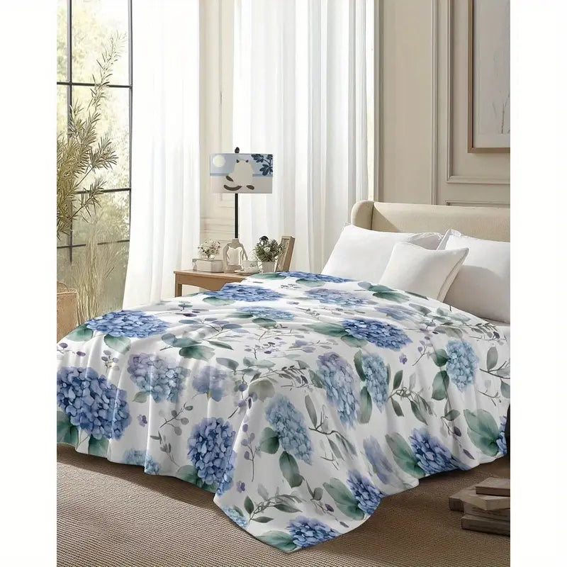 280GSM Warmth Woven Throw Blanket - Blue Hydrangea Pattern, Single-Sided Retro Vintage Vibe, Soft Lightweight Plain Fabric, Wrinkle-Resistant, Fade-Resistant, Machine Washable Easy-Care, Blankets for Bed & Home Décor (Bedroom Sofa), Mother's Day Gift