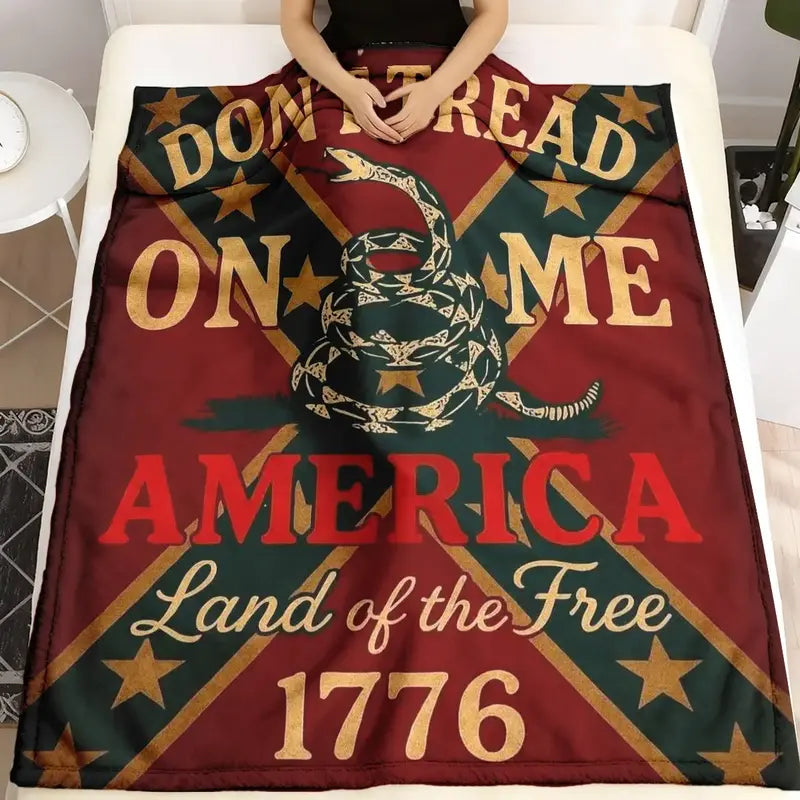 Vintage US Flag Flannel Blanket - 1776 Freedom Snake Design, Large Soft Lightweight, Decorative Sofa Item, USA Logo Graphic, Independence Day Themed, Machine Washable, Home Camping Gift, Modern Home Decor Throw, Machine Washable Blanket, Decorative Sofa B