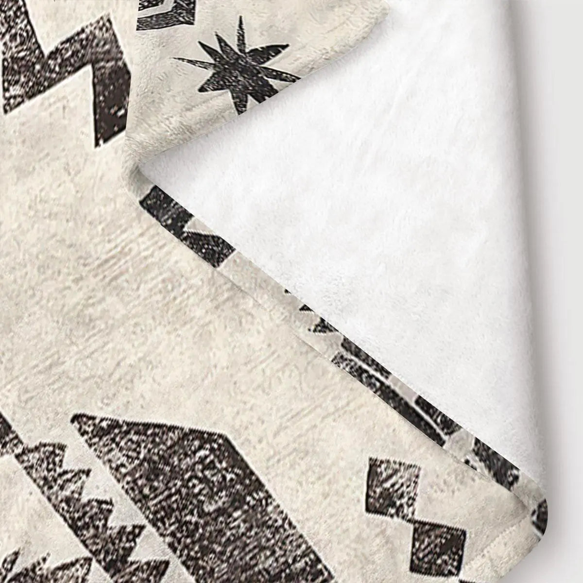 Boho Style Geometric Pattern Flannel Blanket, Soft Comfortable Lightweight Throw Blanket, Warm Napping Blanket for Home Office Camping
